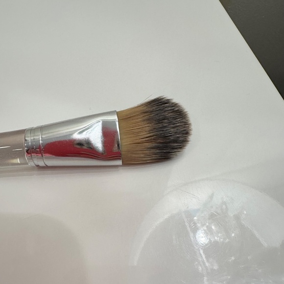 Clinique Foundation Brush - Picture 4 of 4